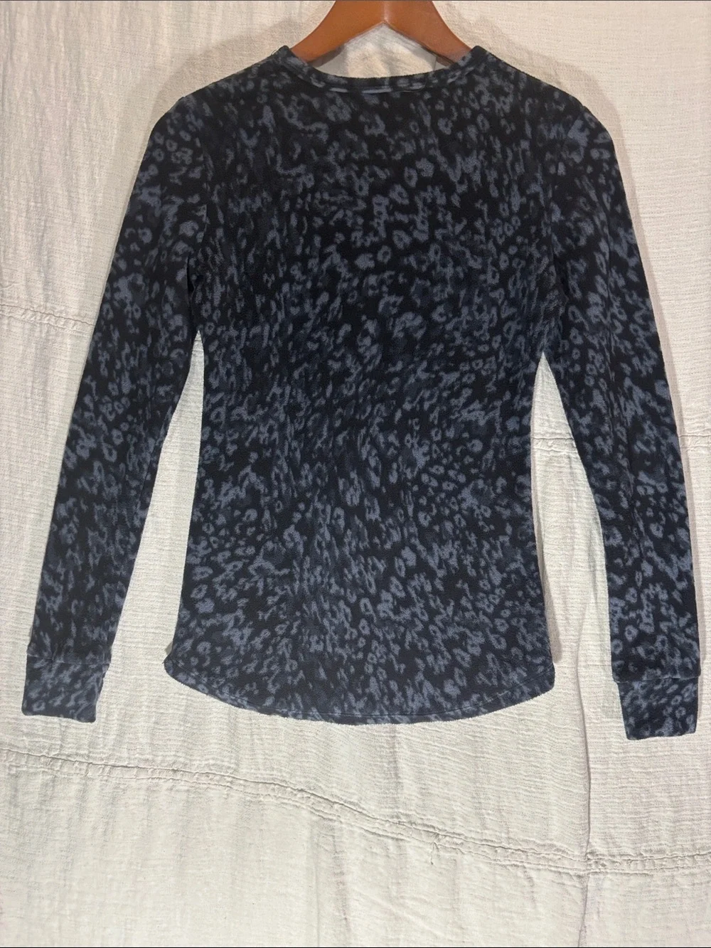 ClimateRight by Cuddl Duds Fleece Base Layer Top Size S Animal Print Grey Black